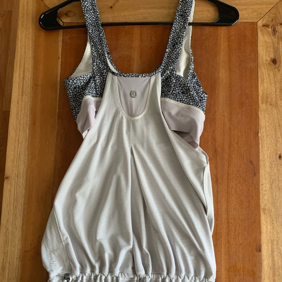 Lululemon tank top size 4 - Picture 5 of 11